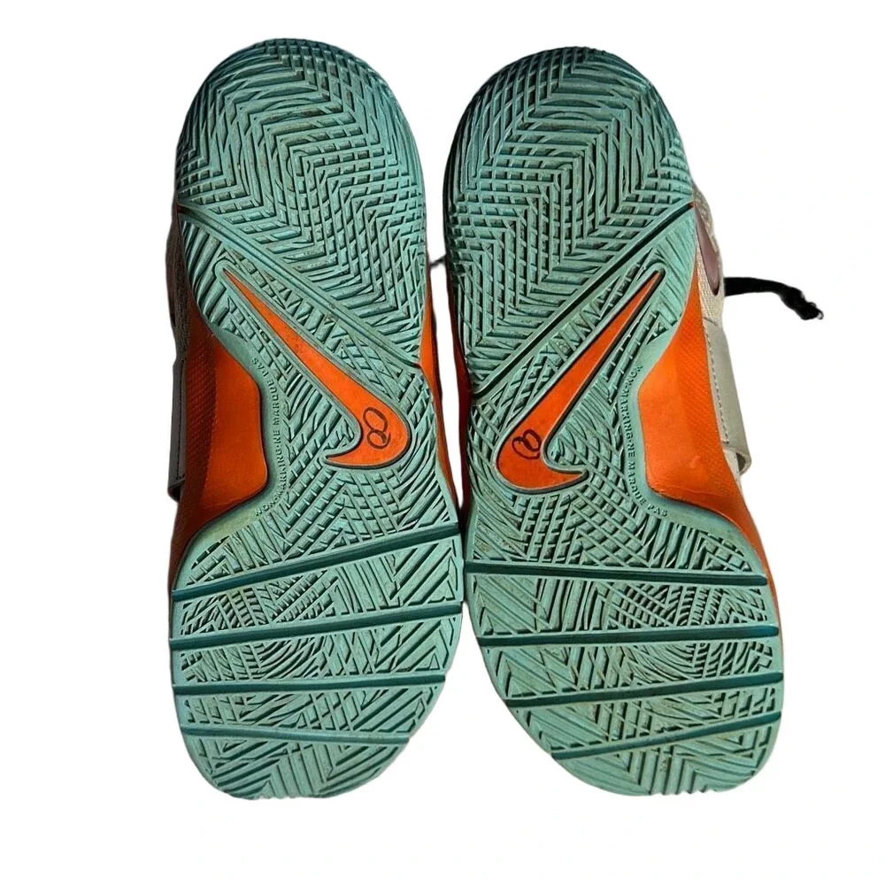 Nike Team Hustle for a 2 Year old Run Training Sneakers